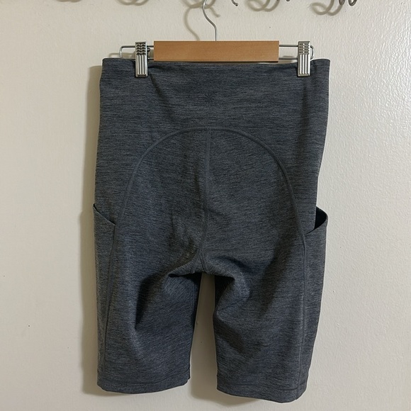 EUC Athleta Ultimate Stash Pocket 9” Biker Short Gray Small - Picture 3 of 6